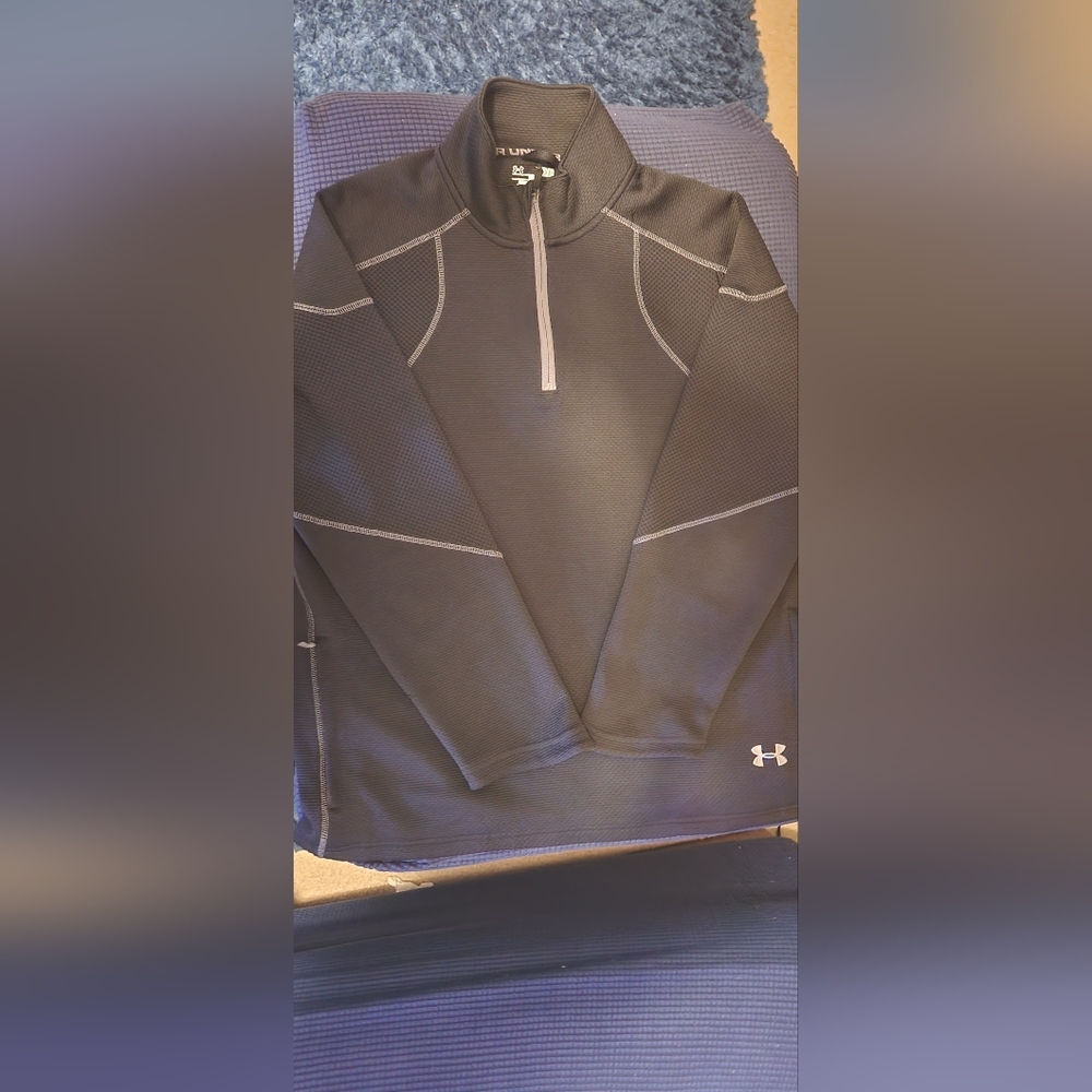 Under Armour pull over .